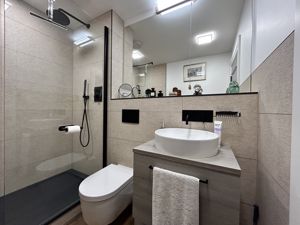 Photo 24- click for photo gallery